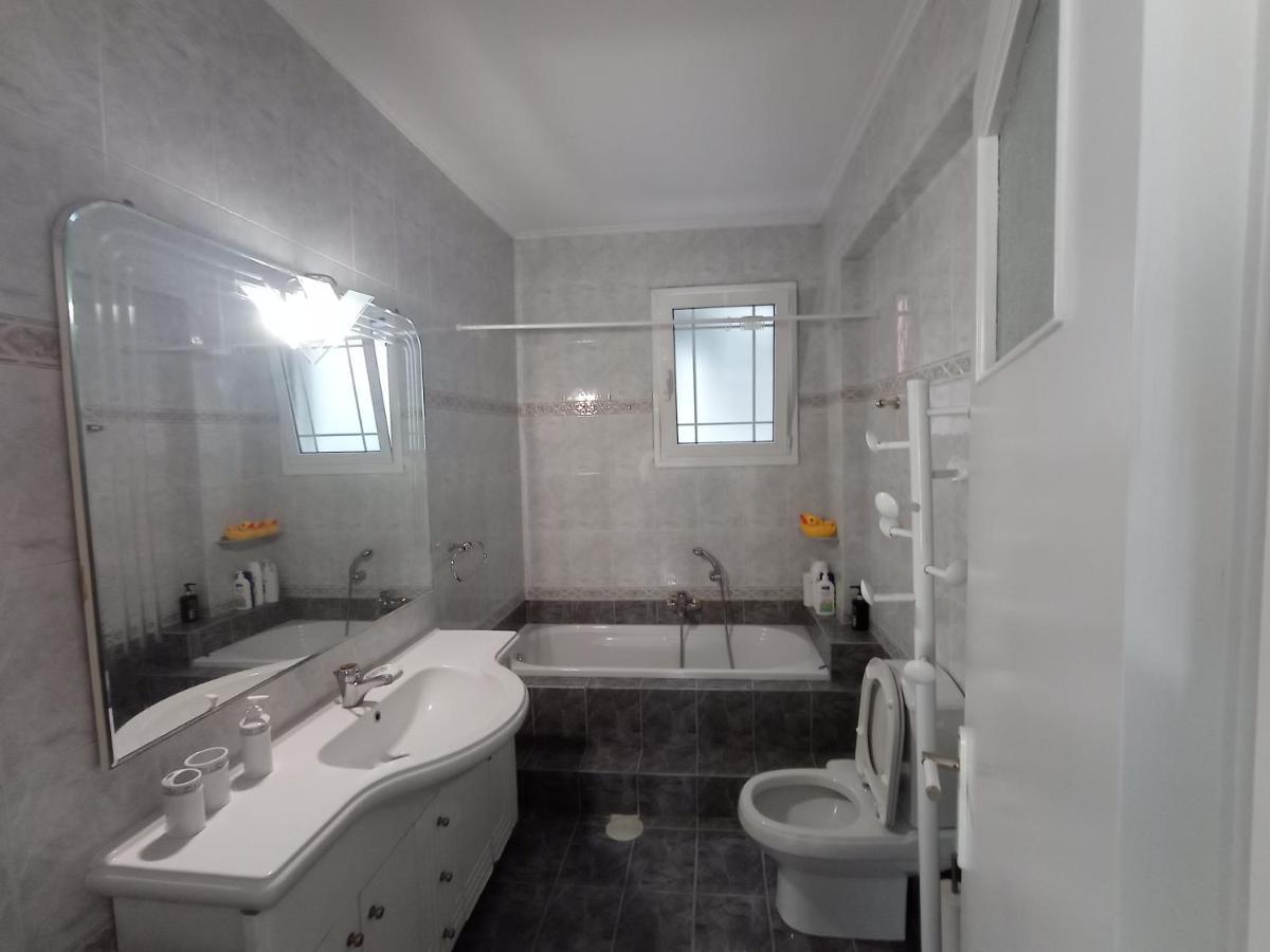Flat With Garden Near Sea, Port And Airport Apartment Artemida  Luaran gambar