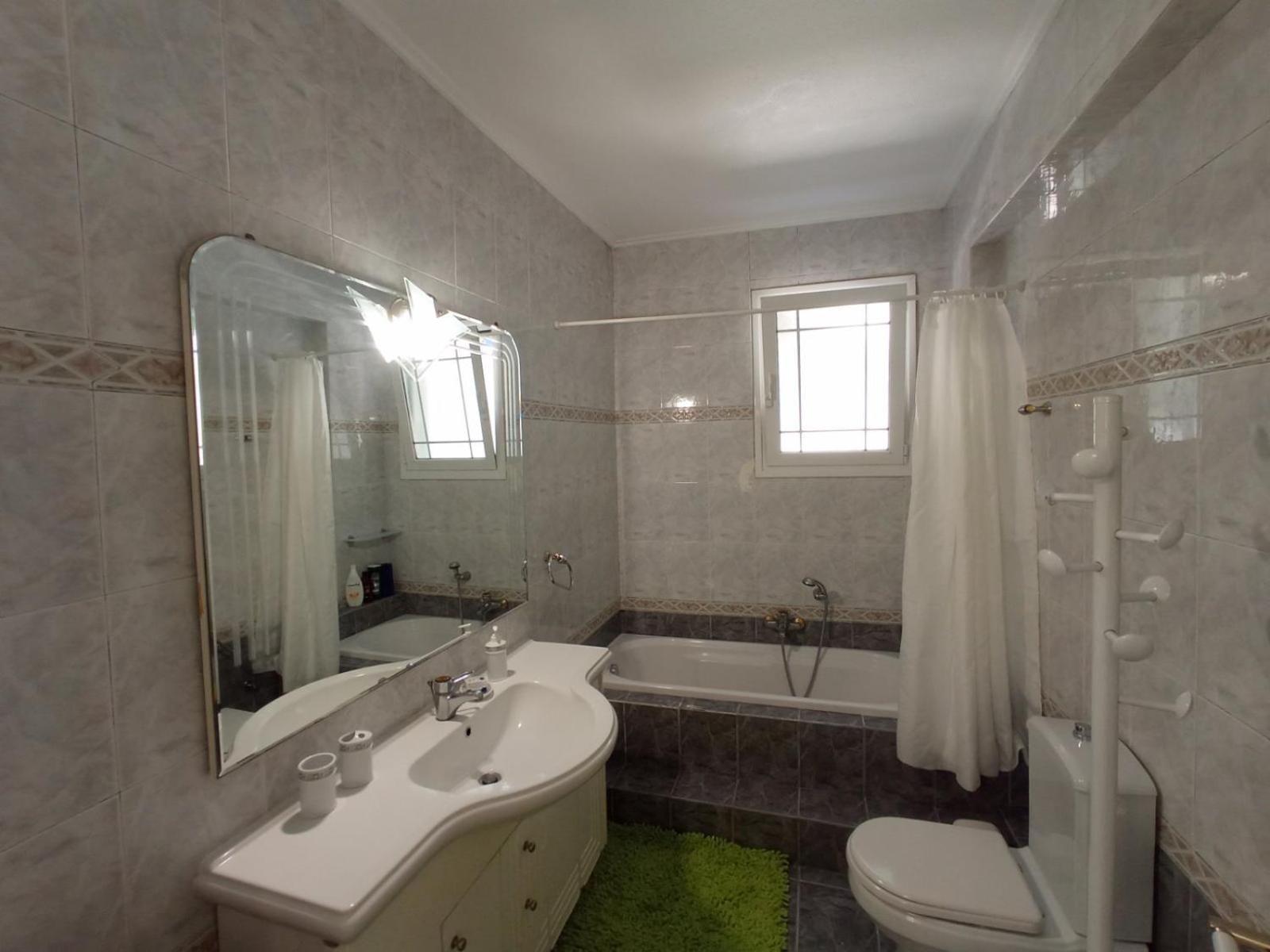 Flat With Garden Near Sea, Port And Airport Apartment Artemida  Bilik gambar